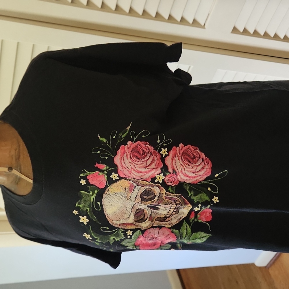 Skull and Roses Graphic Tee Shirt XXL Black and Pink - Picture 5 of 6